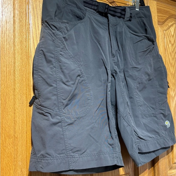 Mountain Hardwear Gray Men's Trail/Hiking Cargo Shorts Lightweight Medium - Picture 3 of 9
